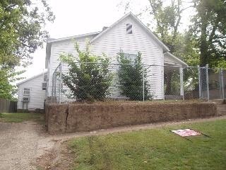 908 Fairmount St in Poplar Bluff, MO - Foto de edificio