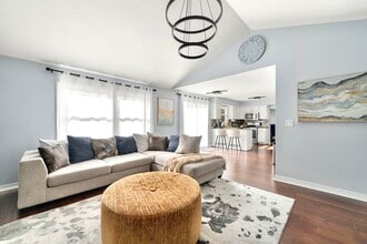 1211 Diane Ln in Elk Grove Village, IL - Building Photo - Building Photo