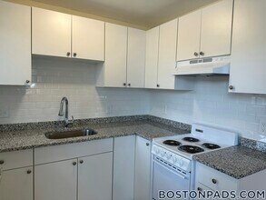 2018 Commonwealth Ave, Unit 27 in Boston, MA - Building Photo - Building Photo