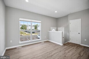 7135 Ladd Cir in Frederick, MD - Building Photo