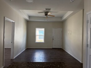 1610 W Broome St in Edinburg, TX - Foto de edificio - Building Photo