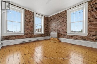 4 Elgin St W in Arnprior, ON - Building Photo - Building Photo