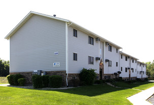 Richport Apartments in Sycamore, IL - Building Photo