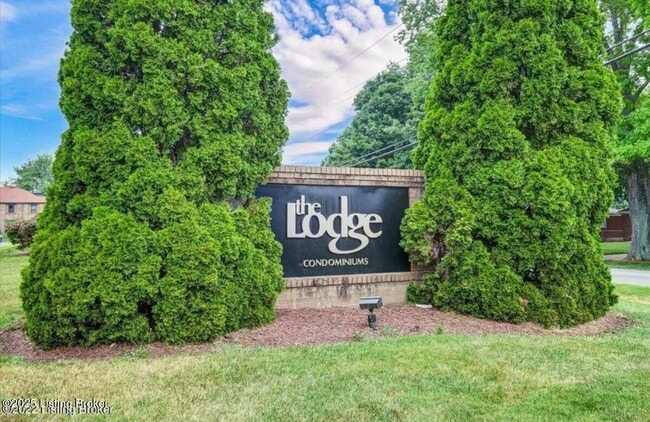 3502 Lodge Ln in Louisville, KY - Building Photo - Building Photo