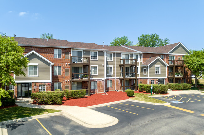 Orchard Lakes Apartments in Wood Dale, IL - Building Photo - Building Photo