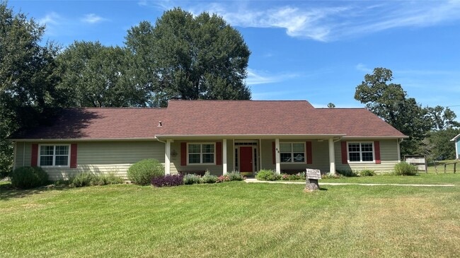68 Lowery Ln in Huntsville, TX - Foto de edificio - Building Photo