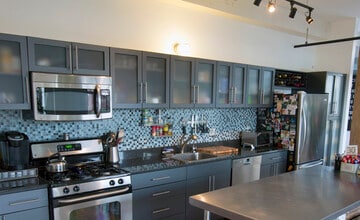 1220 Buttonwood St, Unit Apt 404 in Philadelphia, PA - Building Photo - Building Photo