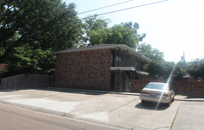 2875 Iowa St in Baton Rouge, LA - Foto de edificio - Building Photo