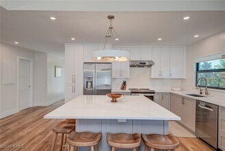 577 98th Ave N in Naples, FL - Building Photo - Building Photo