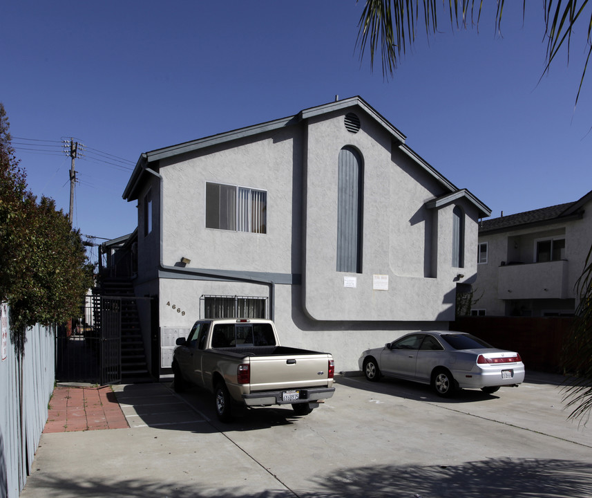 4669 Iowa St in San Diego, CA - Building Photo