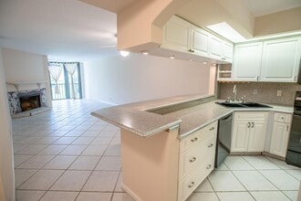 123 Bay Colony Dr N in Juno Beach, FL - Building Photo - Building Photo