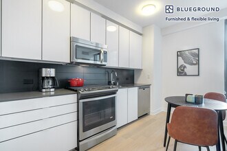 340 Fremont St in San Francisco, CA - Building Photo - Building Photo