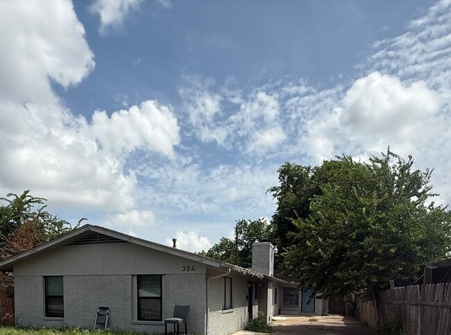 304 John N Garner Cir in Austin, TX - Building Photo - Building Photo