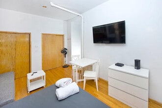 135 E 94th St in New York, NY - Building Photo - Building Photo