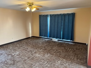 214 5th Ave SW in Cut Bank, MT - Foto de edificio - Building Photo