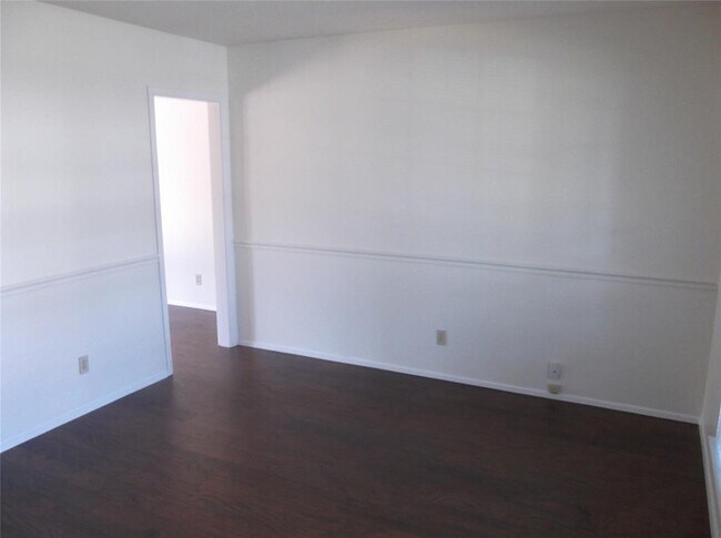 2111 Falcon Hill Dr in Austin, TX - Foto de edificio - Building Photo
