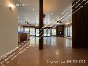 1253 W Turner Rd in Lodi, CA - Building Photo - Building Photo