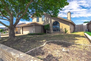 5726 94th St in Lubbock, TX - Building Photo