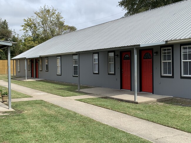 Chateau Joli Apartments in Opelousas, LA - Foto de edificio - Building Photo