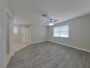 11054 Spottswood Dr in Houston, TX - Building Photo - Building Photo