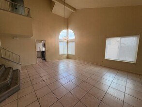 1658 W Sunnyview Dr in Rialto, CA - Building Photo - Building Photo