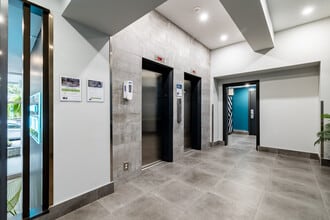 3474 Hutchison in Montréal, QC - Building Photo - Lobby