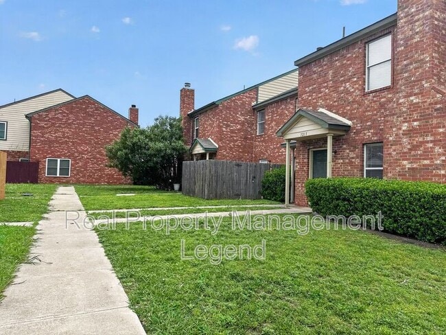 property at 3211 Roundtree Ln