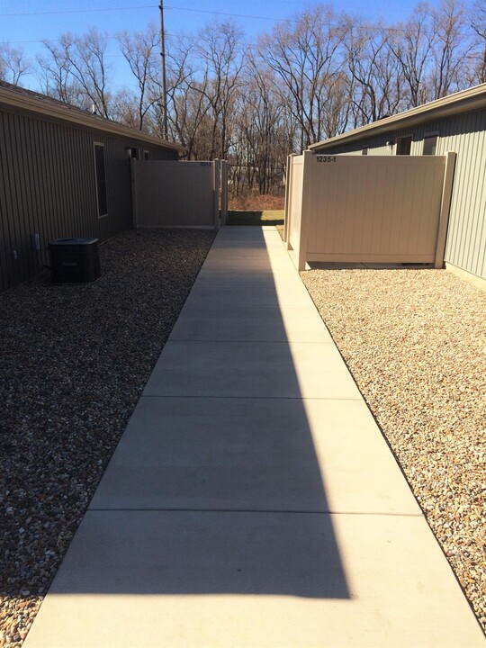 Florence Ave. Duplexes in Pekin, IL - Building Photo