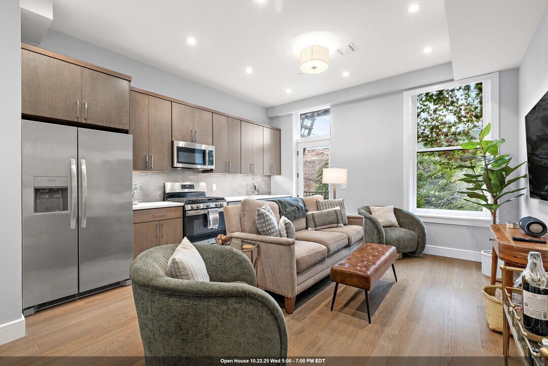 56 3rd St in Hoboken, NJ - Building Photo