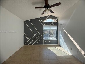 991 Coral Club Dr in Coral Springs, FL - Building Photo - Building Photo