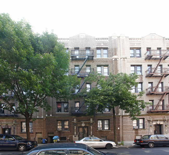 31-19 32nd St in Astoria, NY - Foto de edificio - Building Photo