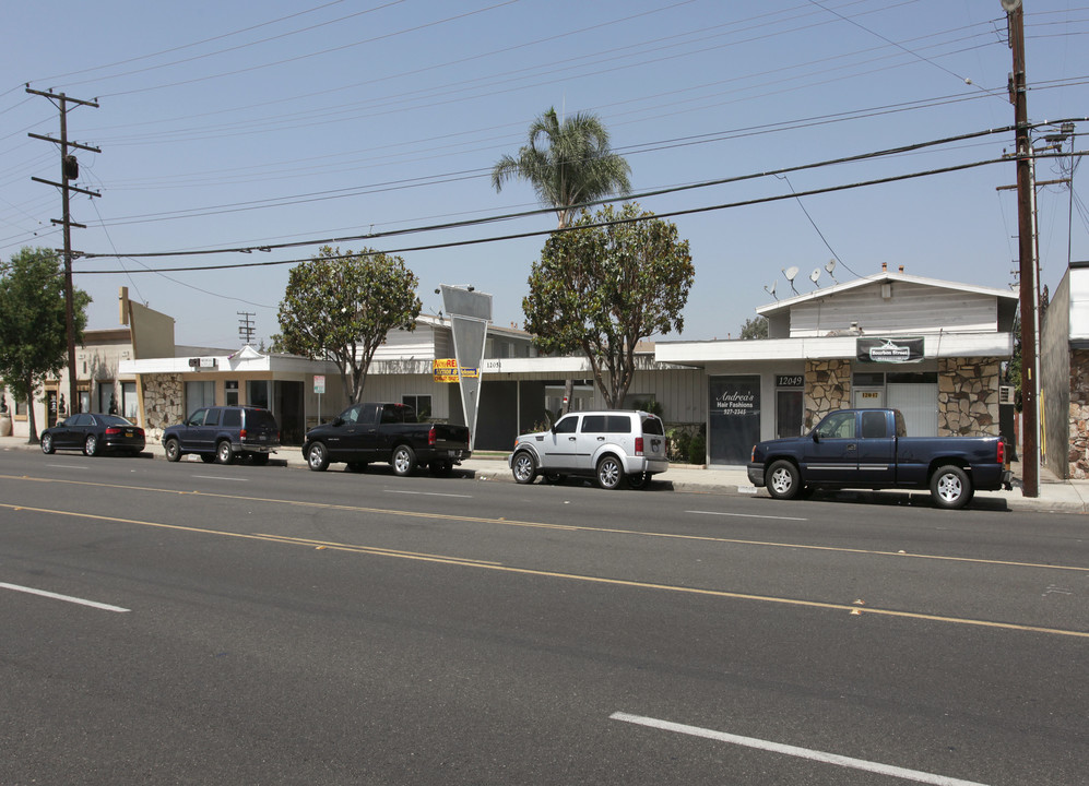 12047-12053 Paramount Blvd in Downey, CA - Building Photo