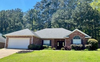 627 Hampshire Dr in Brandon, MS - Building Photo