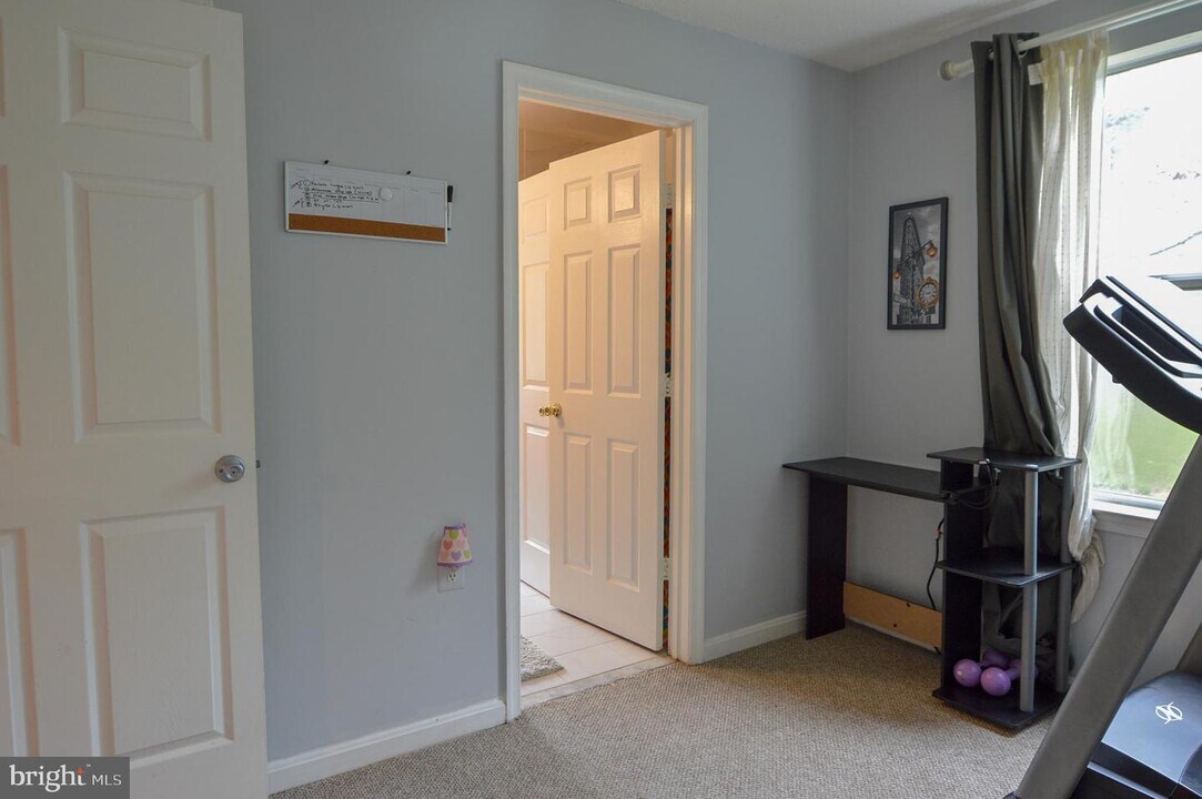 10003 Vanderbilt Cir-Unit -3-1 in Rockville, MD - Building Photo
