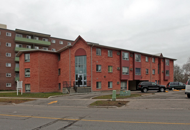 111 Nonquon Rd in Oshawa, ON - Building Photo - Primary Photo