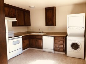 209 Wright Ln in Lakeport, CA - Building Photo