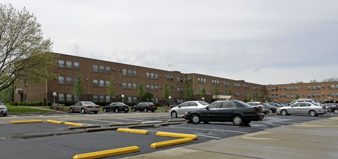 Ridgewood Senior Apartments in Cincinnati, OH - Building Photo