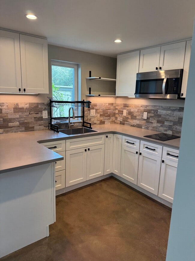 2216 1/2 Motta St in Woodland, CA - Foto de edificio - Building Photo