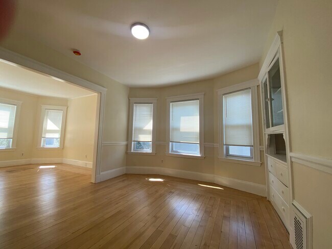 65 Wareham St in Medford, MA - Foto de edificio - Building Photo