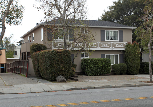 1244 El Camino Real in Burlingame, CA - Foto de edificio - Building Photo