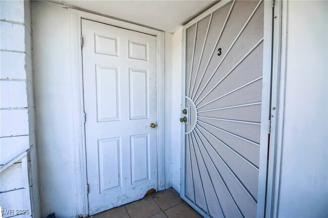 2913 Stewart Ave in Las Vegas, NV - Foto de edificio - Building Photo