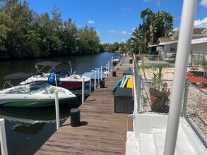 13155 Emerald Dr, Unit 4 in North Miami, FL - Building Photo - Building Photo