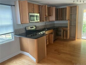 972 New Haven Rd in Naugatuck, CT - Building Photo - Building Photo