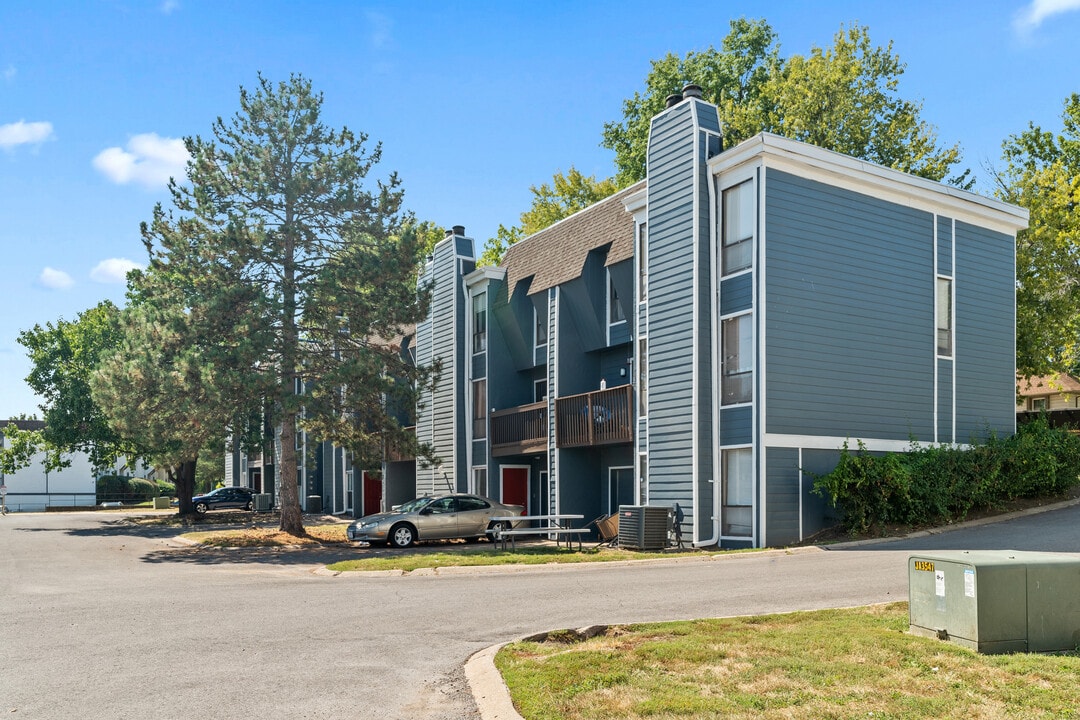 Coventry Park KC Apartments LLC in Independence, MO - Building Photo