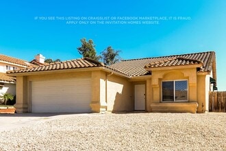 39272 Vía Lar in Murrieta, CA - Foto de edificio - Building Photo