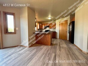 4812 W Cayman St in Sioux Falls, SD - Building Photo - Building Photo