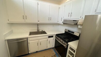 31580 Agoura Rd in Westlake Village, CA - Building Photo - Building Photo