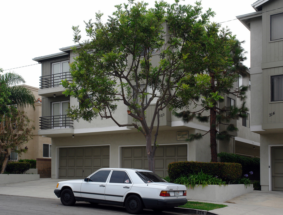 320 Virginia St in El Segundo, CA - Building Photo