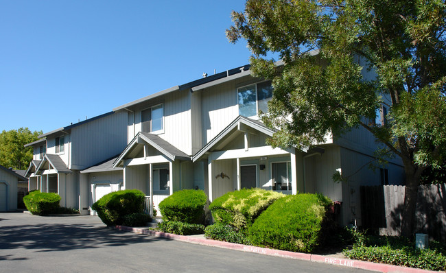 51 Lark Center Dr in Santa Rosa, CA - Foto de edificio - Building Photo