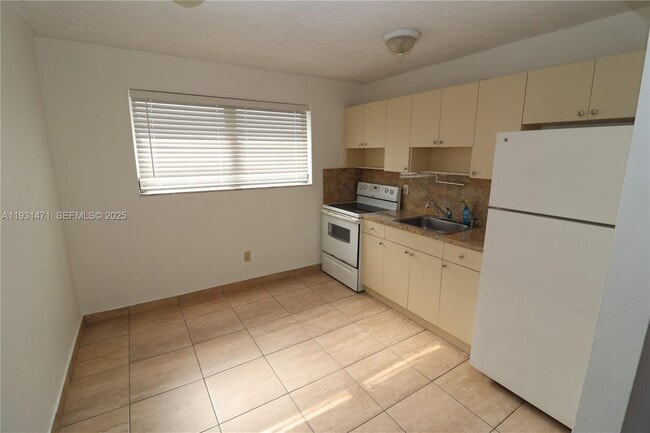 1828 NW 19th St in Miami, FL - Building Photo - Building Photo